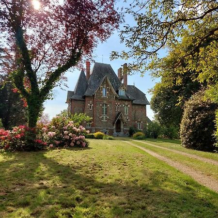 Le Manoir Des Rochers Bouere Exteriör bild