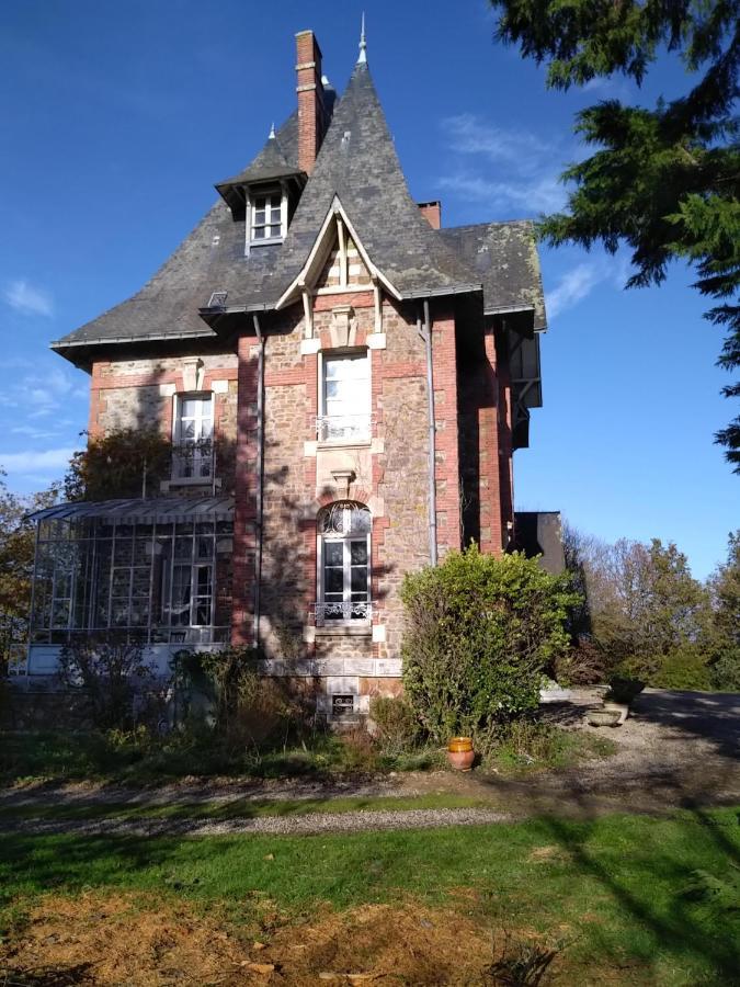Le Manoir Des Rochers Bouere Exteriör bild