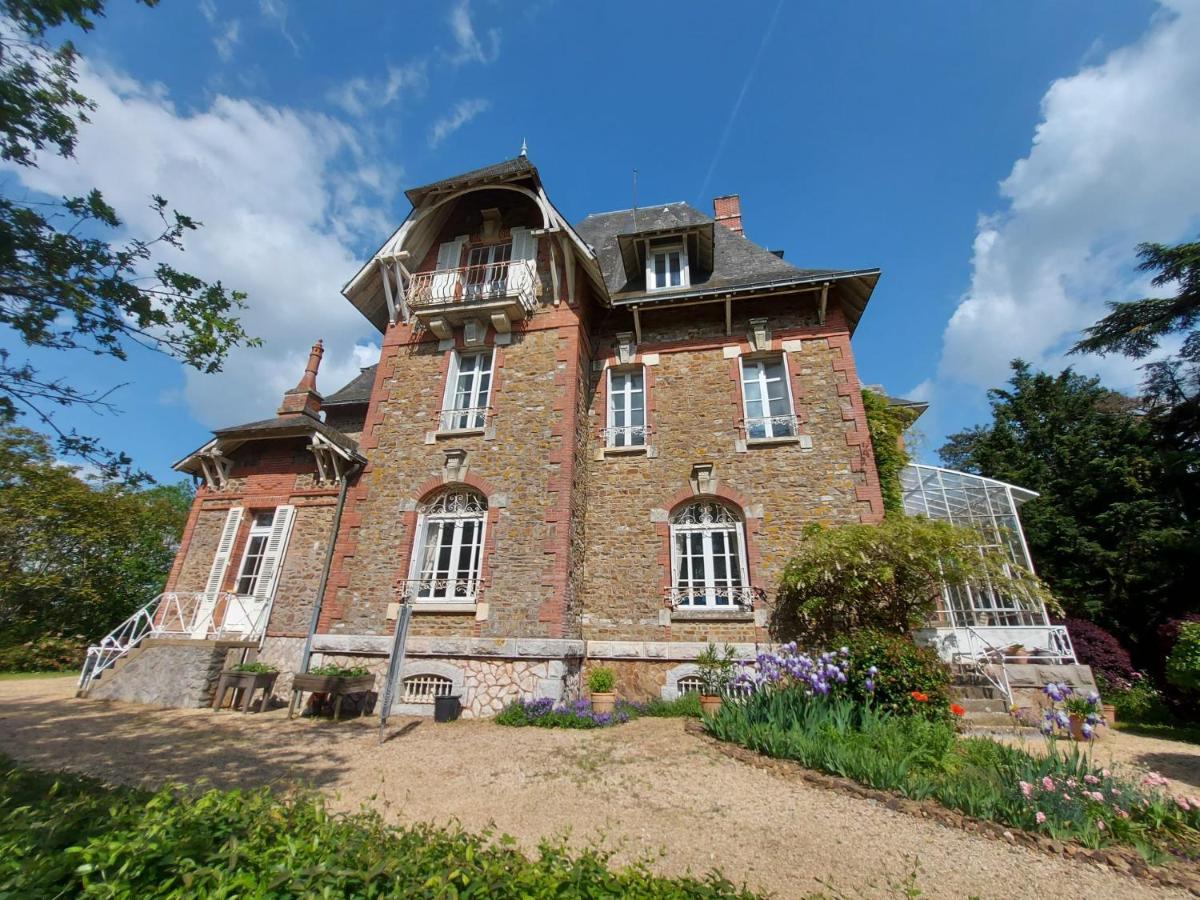 Le Manoir Des Rochers Bouere Exteriör bild