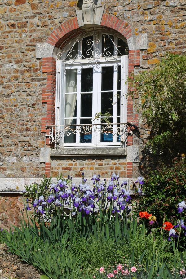 Le Manoir Des Rochers Bouere Exteriör bild